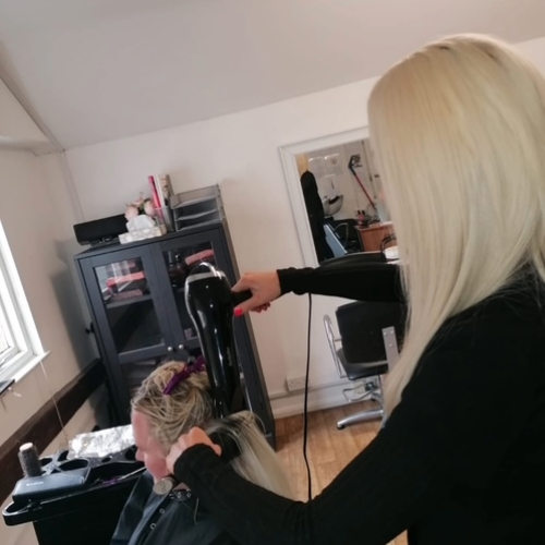 Fast Track Qualification in Women’s & Men’s Hairdressing Near Me (1)